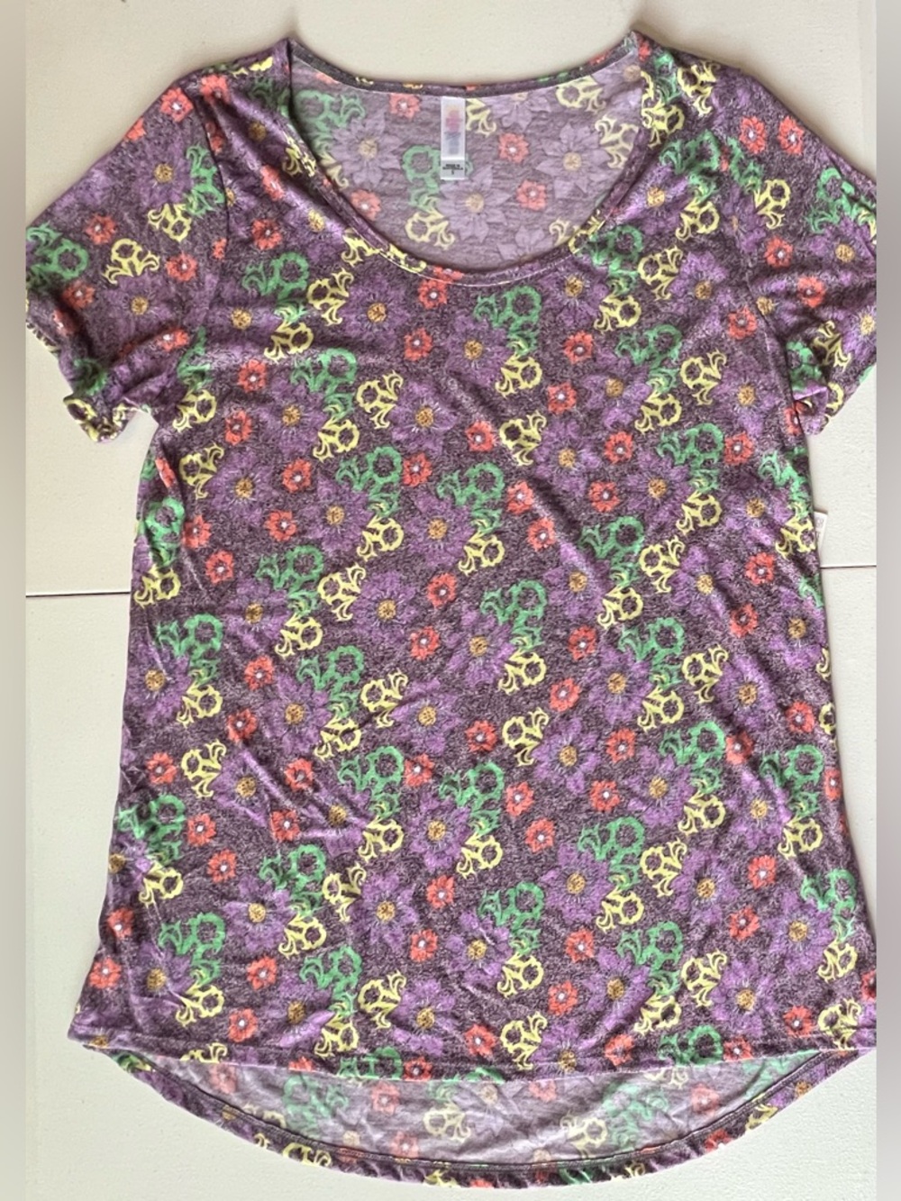 Lularoe Classic Tee - Size Small